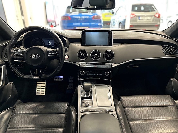 Kia Stinger 16 of 25