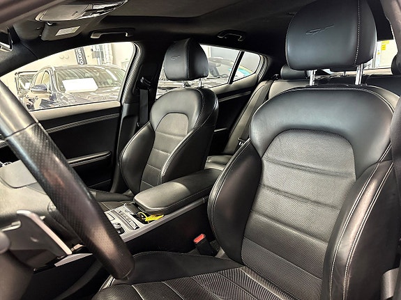 Kia Stinger 19 of 25