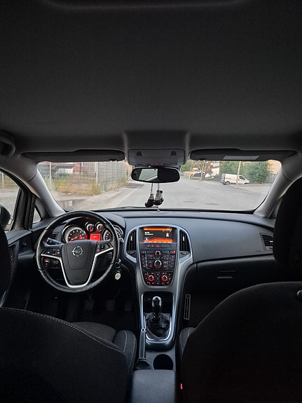 Opel Astra 10 of 22