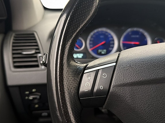 Volvo XC90 30 of 30