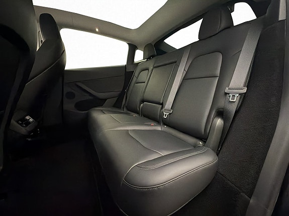 Tesla Model Y 15 of 29