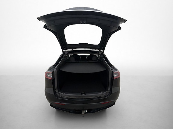 Tesla Model Y 27 of 29