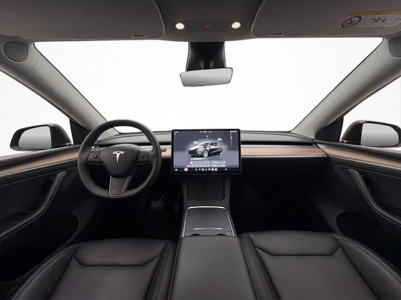 Tesla Model Y 16 of 29