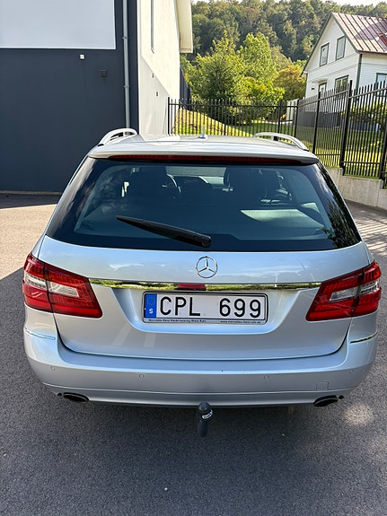 Mercedes-Benz E350 3 of 16