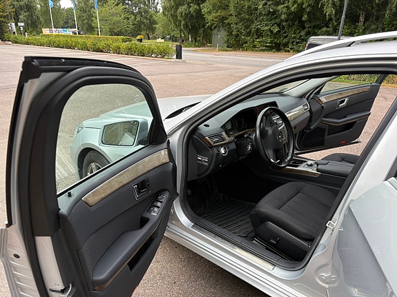 Mercedes-Benz E350 14 of 16