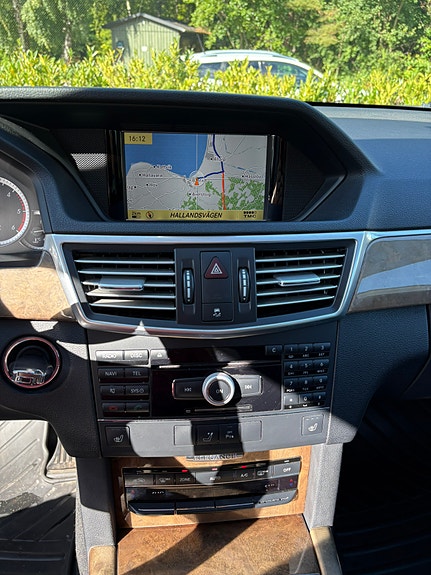 Mercedes-Benz E350 7 of 16