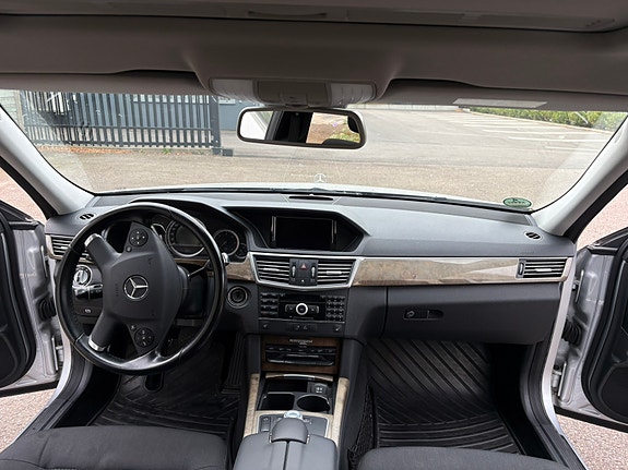 Mercedes-Benz E350 13 of 16