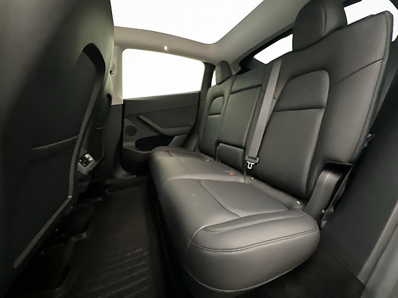 Tesla Model Y 15 of 28