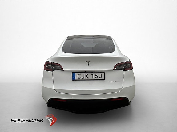 Tesla Model Y 8 of 28