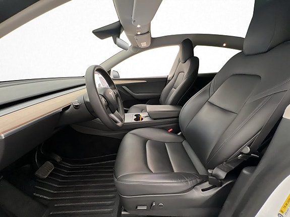 Tesla Model Y 10 of 28