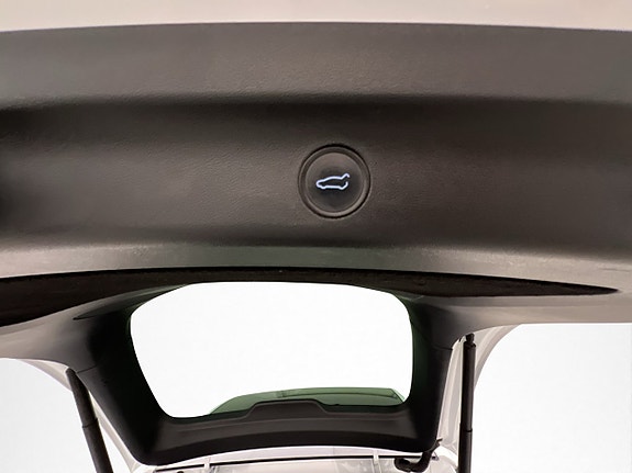 Tesla Model Y 28 of 28