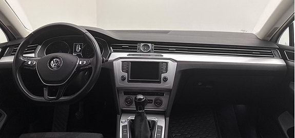 Volkswagen Passat 6 of 10