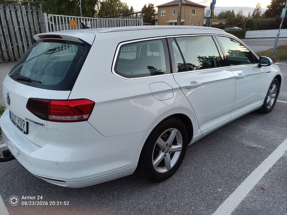 Volkswagen Passat 4 of 10
