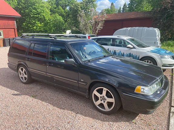 Volvo V90 2 of 6
