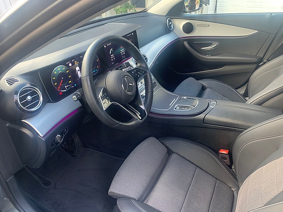 Mercedes-Benz E220 4 of 7