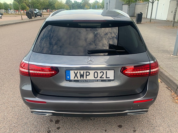 Mercedes-Benz E220 3 of 7