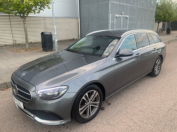 Mercedes-Benz E220 2 of 7