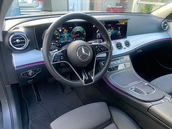 Mercedes-Benz E220 5 of 7