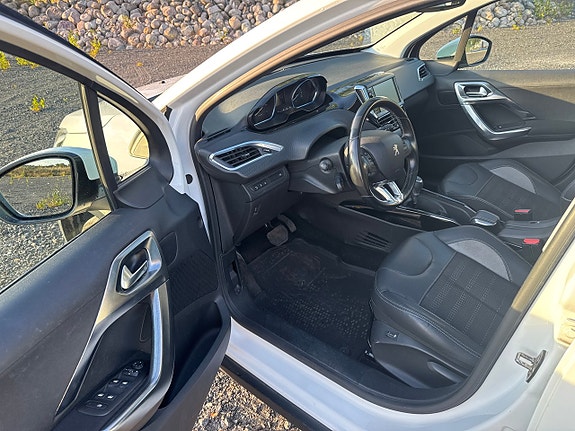 Peugeot 2008 4 of 5