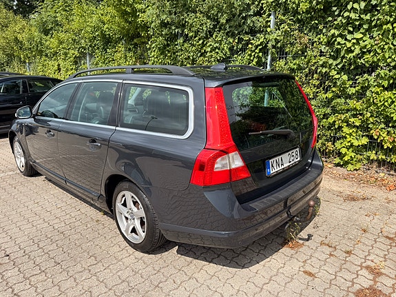 Volvo V70 3 of 9