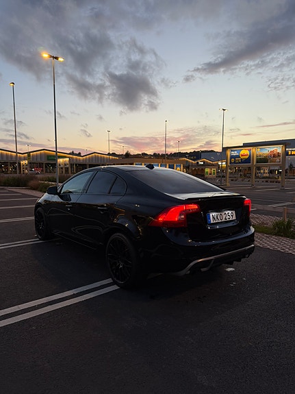 Volvo S60 2 of 10