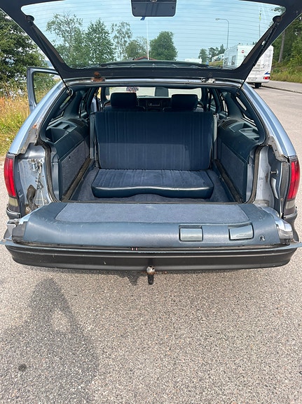 Oldsmobile Custom Cruiser 5 of 8