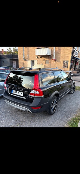 Volvo XC70 2 of 5