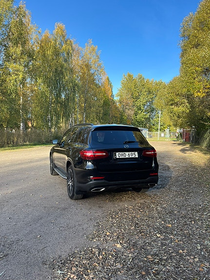 Mercedes-Benz GLC350 e 6 of 12