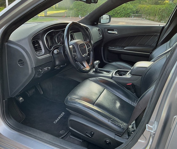 Dodge Charger 9 of 15