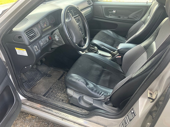 Volvo V70 4 of 5