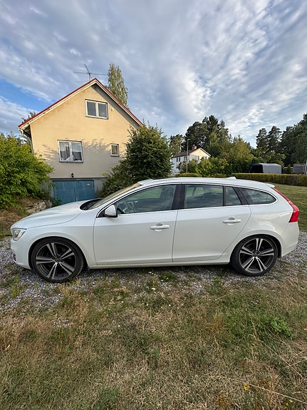 Volvo V60 3 of 5