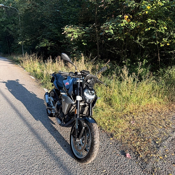 BMW F 900 R 4 of 6