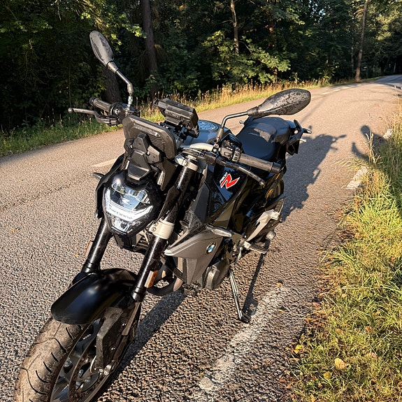 BMW F 900 R 2 of 6
