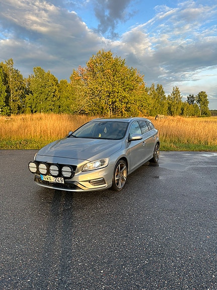 Volvo V60 2 of 7