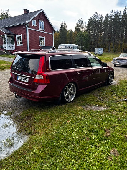 Volvo V70 3 of 6