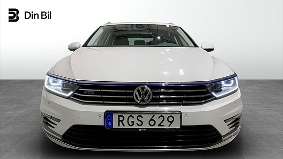 Volkswagen Passat 4 of 14