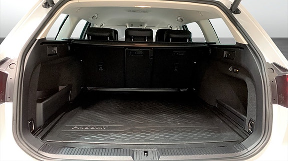 Volkswagen Passat 12 of 14