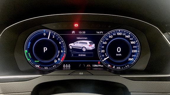 Volkswagen Passat 10 of 14