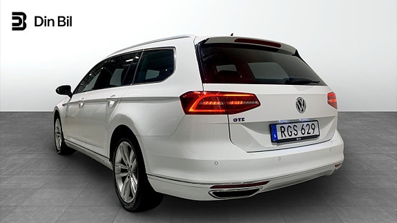 Volkswagen Passat 3 of 14