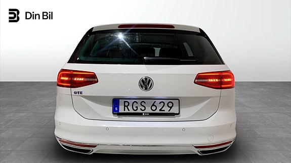 Volkswagen Passat 5 of 14