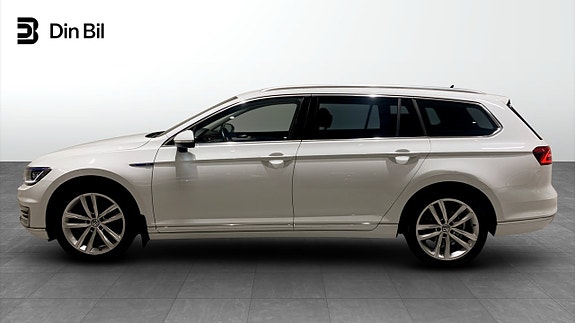 Volkswagen Passat 2 of 14