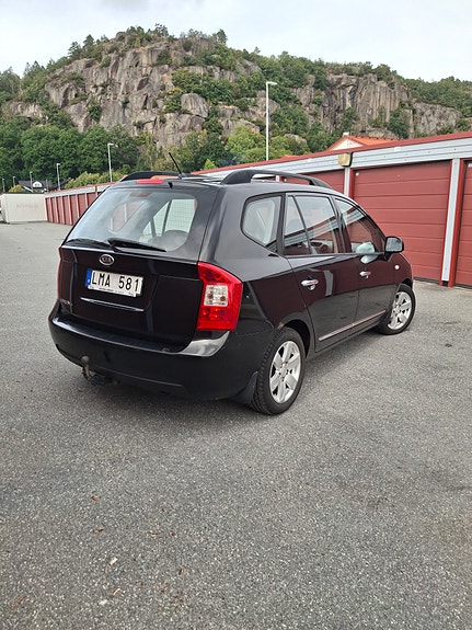 Kia Carens 2 of 8