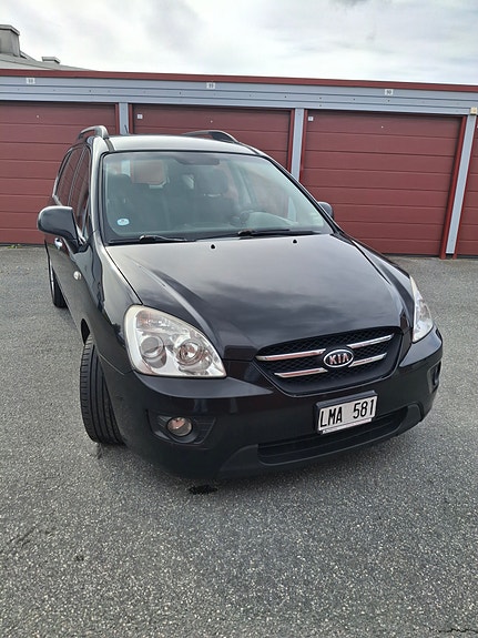 Kia Carens 5 of 8