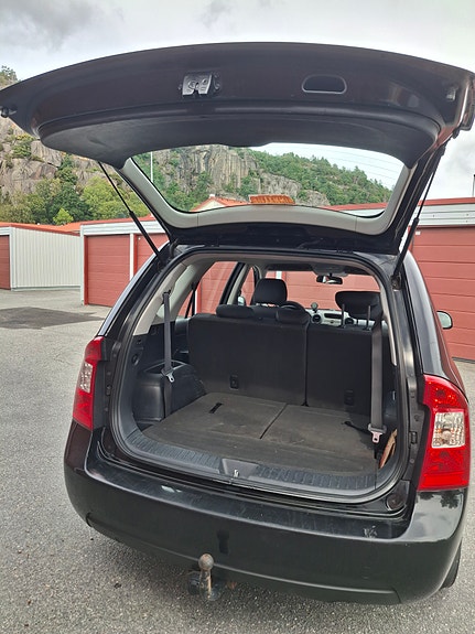 Kia Carens 3 of 8