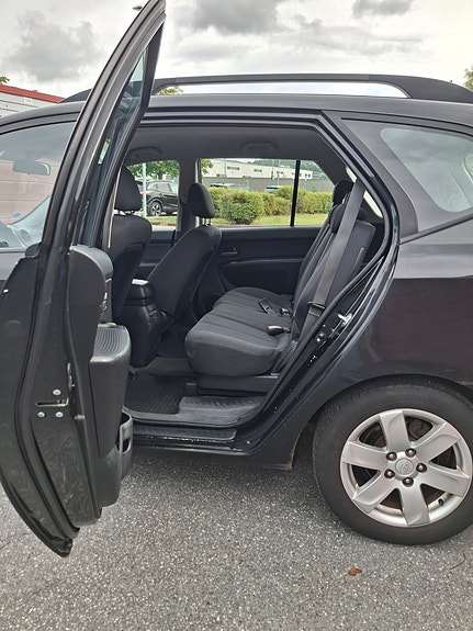Kia Carens 6 of 8