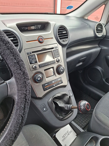 Kia Carens 8 of 8