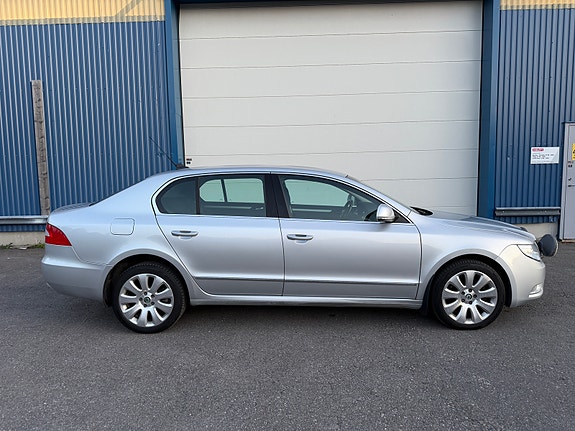 Skoda Superb 2 of 14