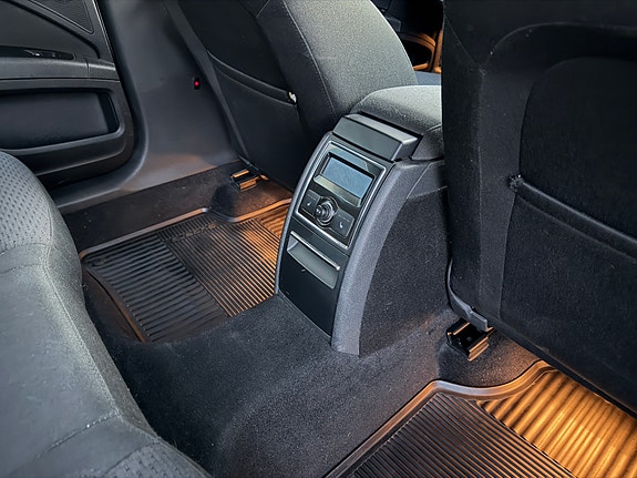 Skoda Superb 7 of 14
