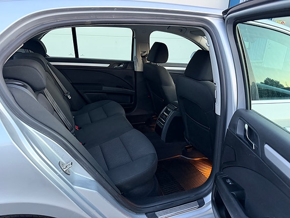 Skoda Superb 6 of 14