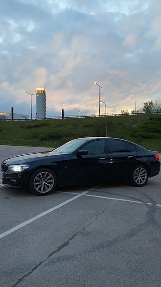 BMW 520i 2 of 4
